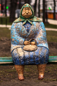 Памятник бабушке классической в Парке Шевченка