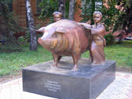 Пам'ятник свині у Полтаві