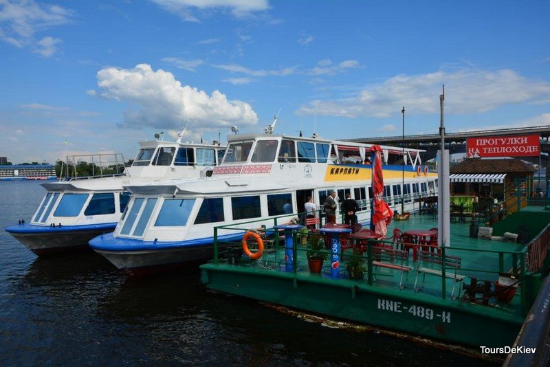Boat tour Kiev