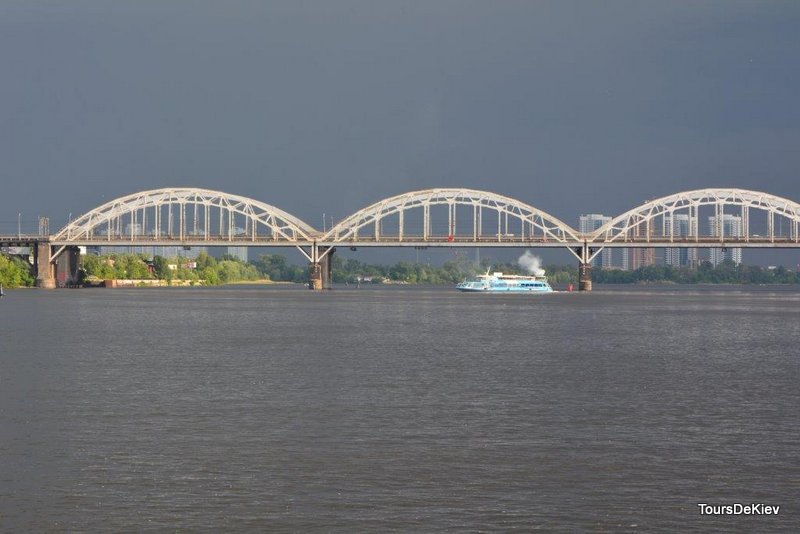 Boat tour Kiev