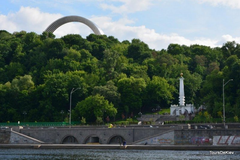 Boat tour Kiev