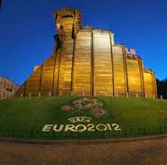 Клумба з логотипом Євро-2012 біля Золотих Воріт, Київ