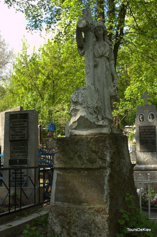Байково кладовище, екскурсія. Памятник на старій частині кладовища