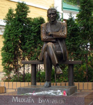 Пам'ятник Михайлу Булгакову на Андріївському узвозі