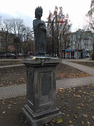 Пам'ятник Анні Ярославні у Києві