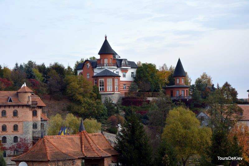 Буки. "Замок"