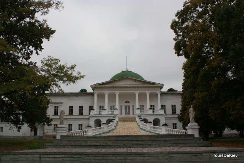 Екскурсія в Сокиринці і Тростянець